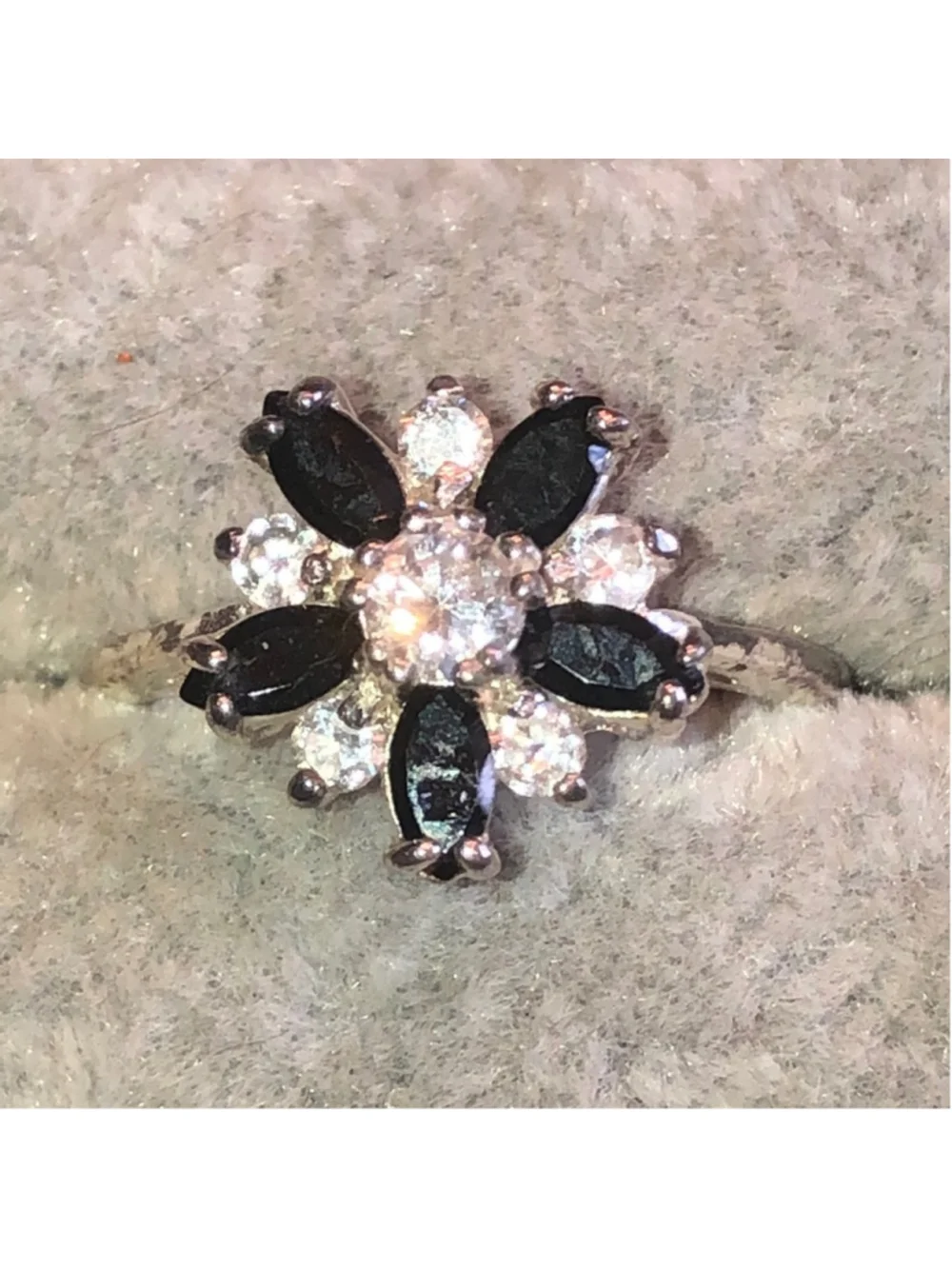 Size 8 Elegant Black CZ Rhinestone Sterling Silver Floral Ring